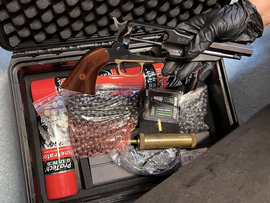 Policja rozbia gang zodziei samochodw. Zatrzymano osiem osb