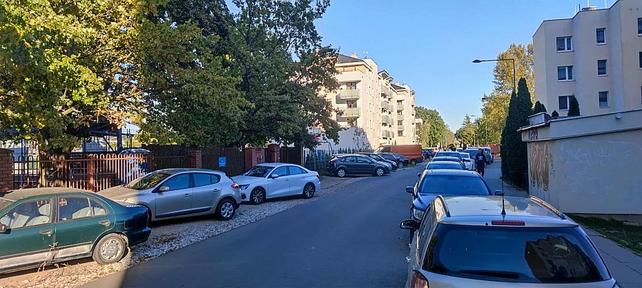 Wylali asfalt, zapomnieli o pieszych i dzieciach