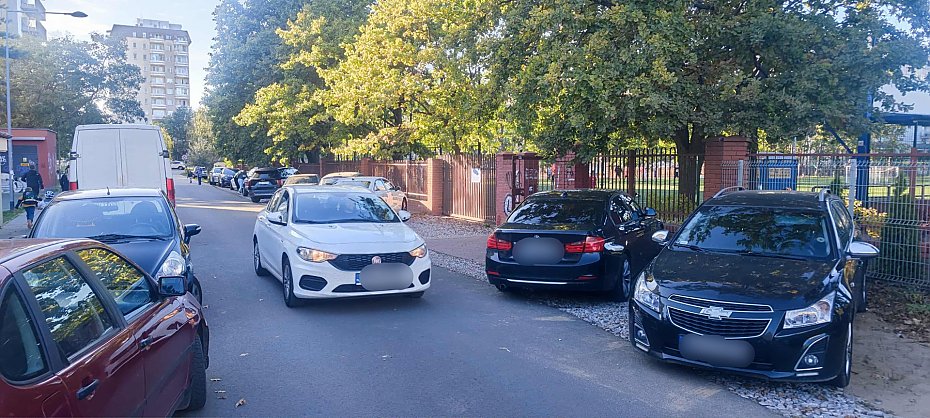 Wylali asfalt, zapomnieli o pieszych i dzieciach