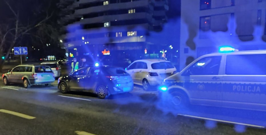 alt='Nocne wycigi na Sobieskiego. Mieszkacy maj do'