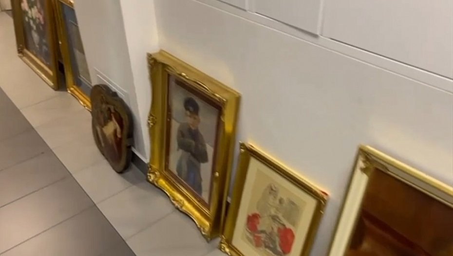 alt='Policjanci odzyskali 12 skradzionych obrazw. Wrd nich dziea Kossaka i Karpiskiego'