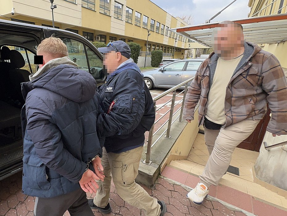 Policjanci zatrzymali czterech mczyzn podejrzanych o handel narkotykami