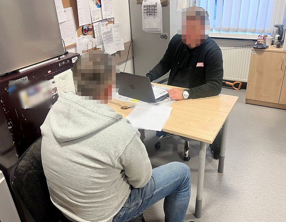 alt='Mokotowscy kryminalni odkryli marihuan w warsztacie samochodowym'