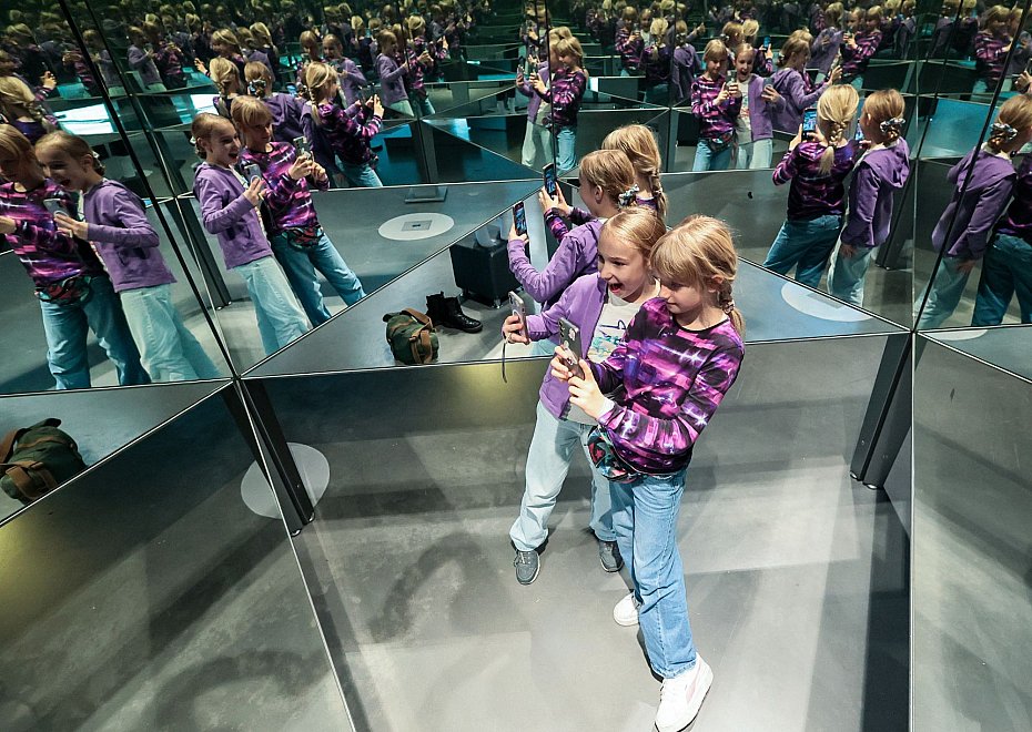 Lustra w Koperniku. Midzy iluzj a rzeczywistoci