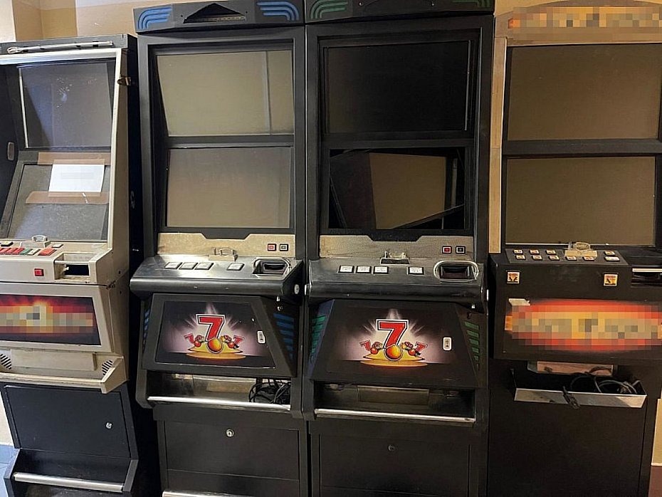 alt='Nielegalny hazard na Woli. Suby zlikwidoway punkt z automatami'