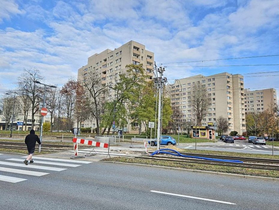 alt='Remont skrzyowania Powstacw i Sterniczej. Zmiany w ruchu i brak tramwajw'