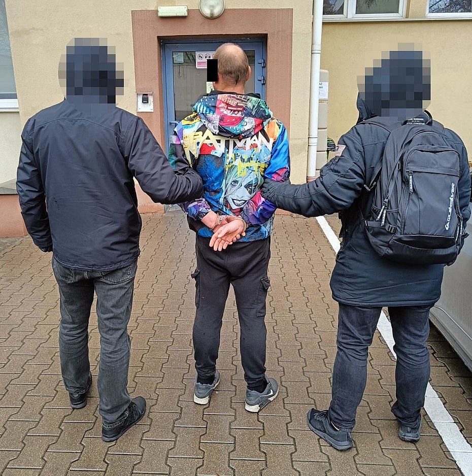 alt='Policjanci z Bielan zatrzymali oszusta, ktry bra kredyty na cudze dane'