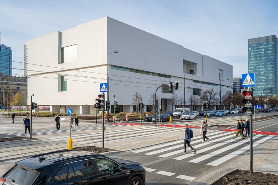 alt='Nowe przejcie przez Marszakowsk poczyo Zot z Muzeum Sztuki Nowoczesnej'