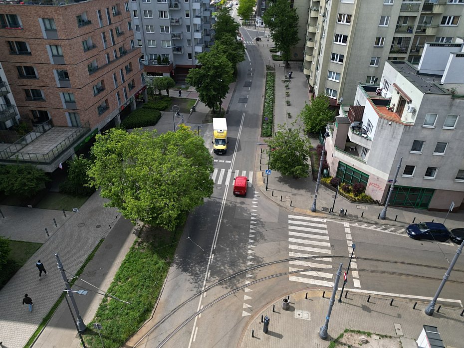 alt='Wileska do przebudowy: dwie wizje zielonej ulicy'