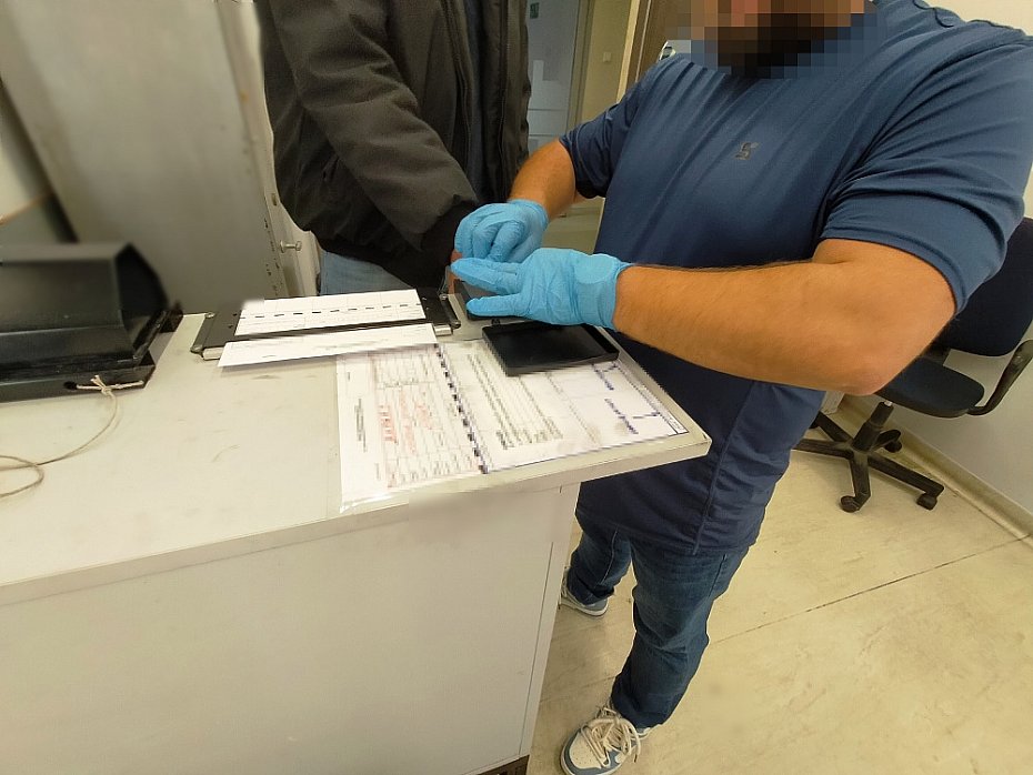 alt='Pijany klient grozi ekspedientce na stacji paliw'