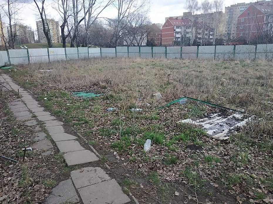 alt='czka wci za potem. Zielony teren jest bezuyteczny'