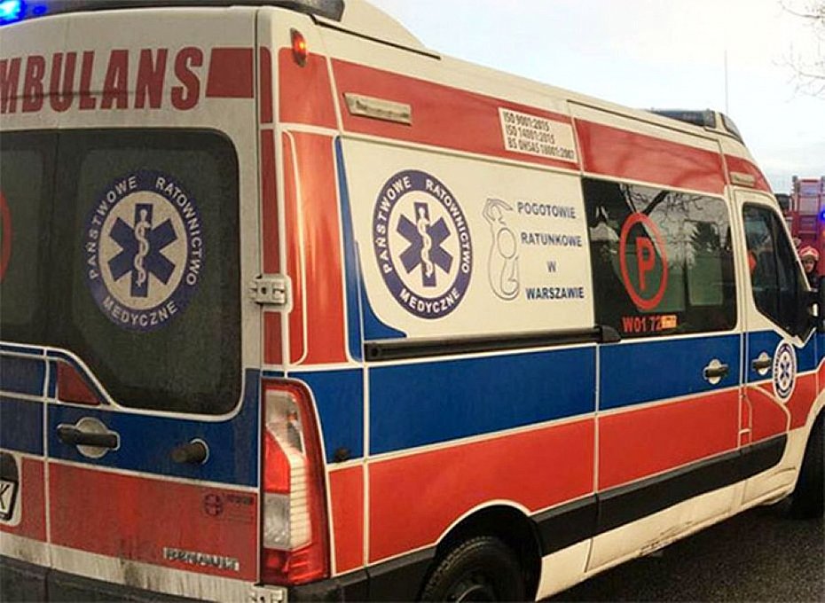 alt='Nietrzewa kobieta na przystanku? Prawda bya inna'