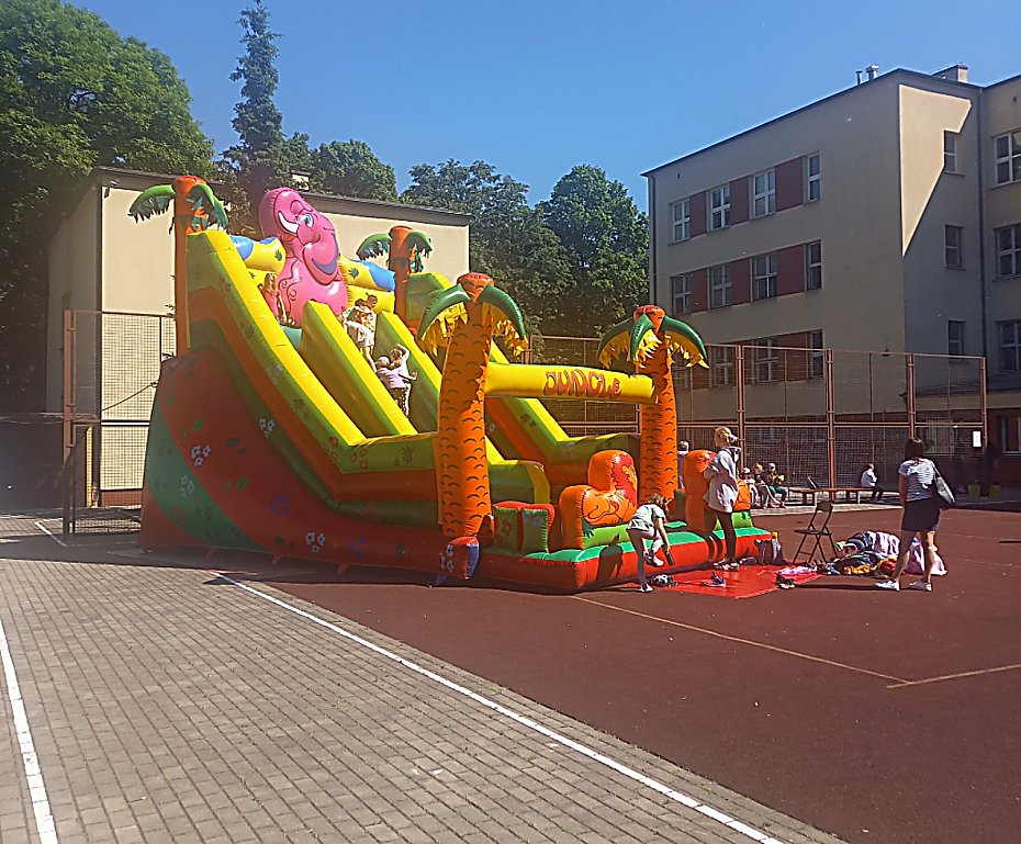 Szkolne obiekty sportowe potrzebuj remontu. Dzielnica nie ma pienidzy