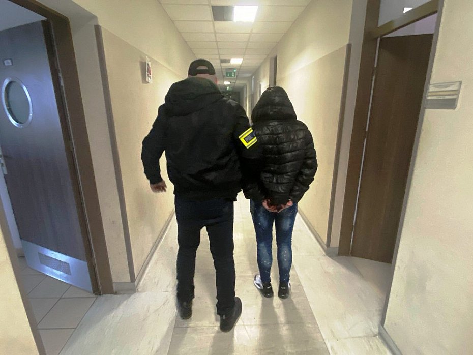 alt='Narkotyki w mieszkaniu. 42-latka zatrzymana przez policj'