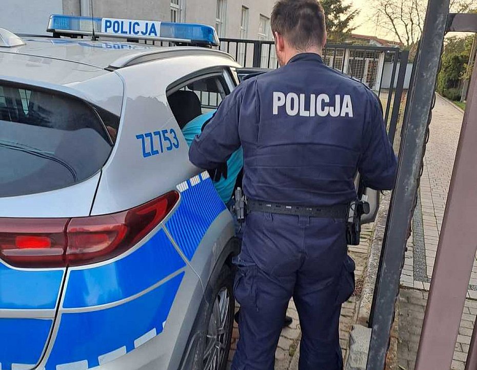 alt='Mczyzna zaczepia dzieci. Zosta zatrzymany przez policj'