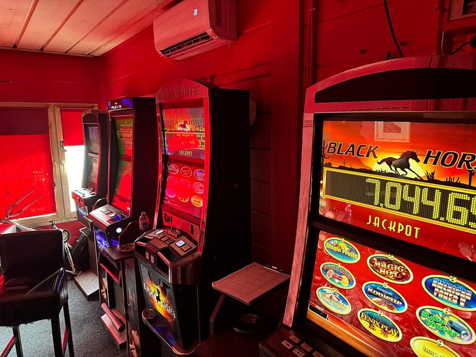 Akcja na Mokotowie. Zabezpieczono dziewi nielegalnych automatw do gier