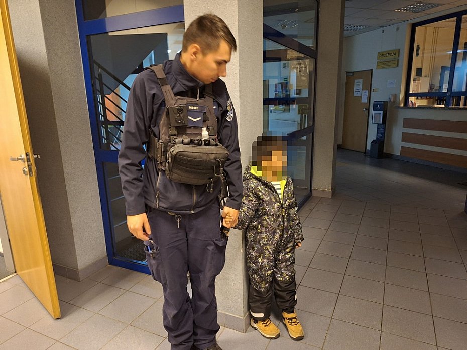alt='6-latek samotnie jedzi tramwajem. Policjanci odnaleli rodzicw'