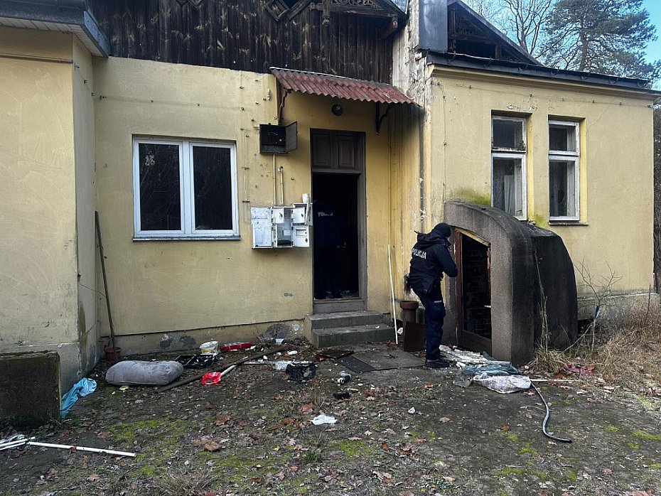 alt='Wawerscy policjanci sprawdzaj miejsca, gdzie mog przebywa bezdomni'