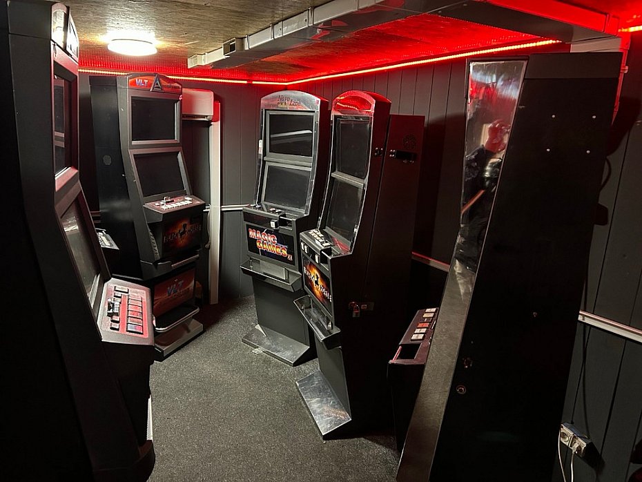 alt='Mokotowscy policjanci zlikwidowali punkt z nielegalnym hazardem'