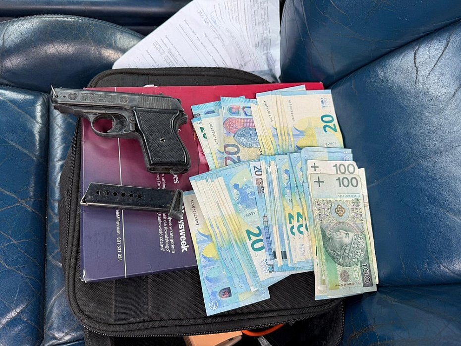 Policja rozbia gang teleoszustw