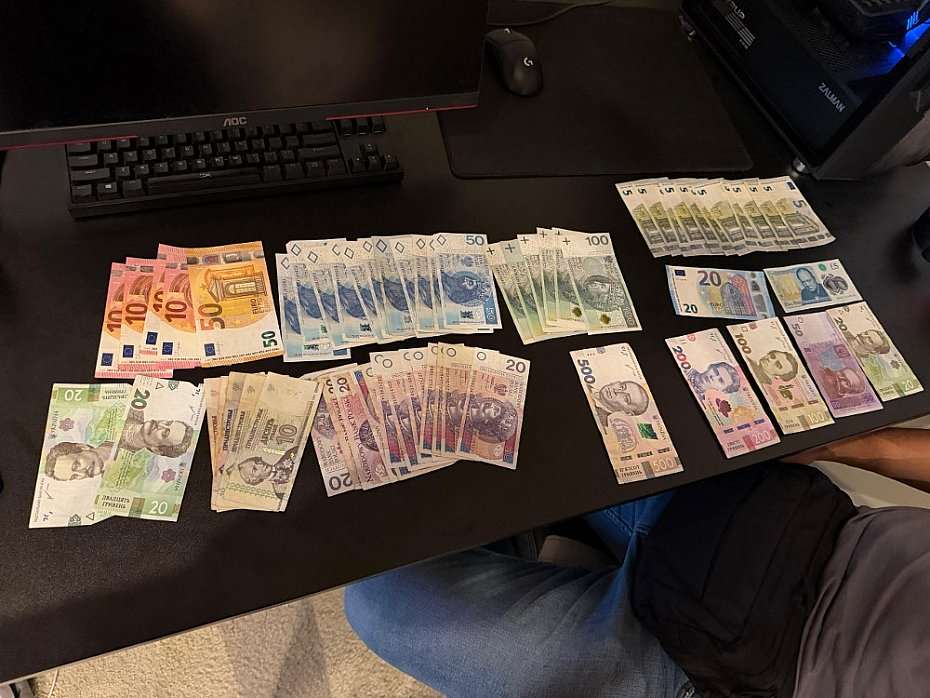 Policja rozbia gang teleoszustw