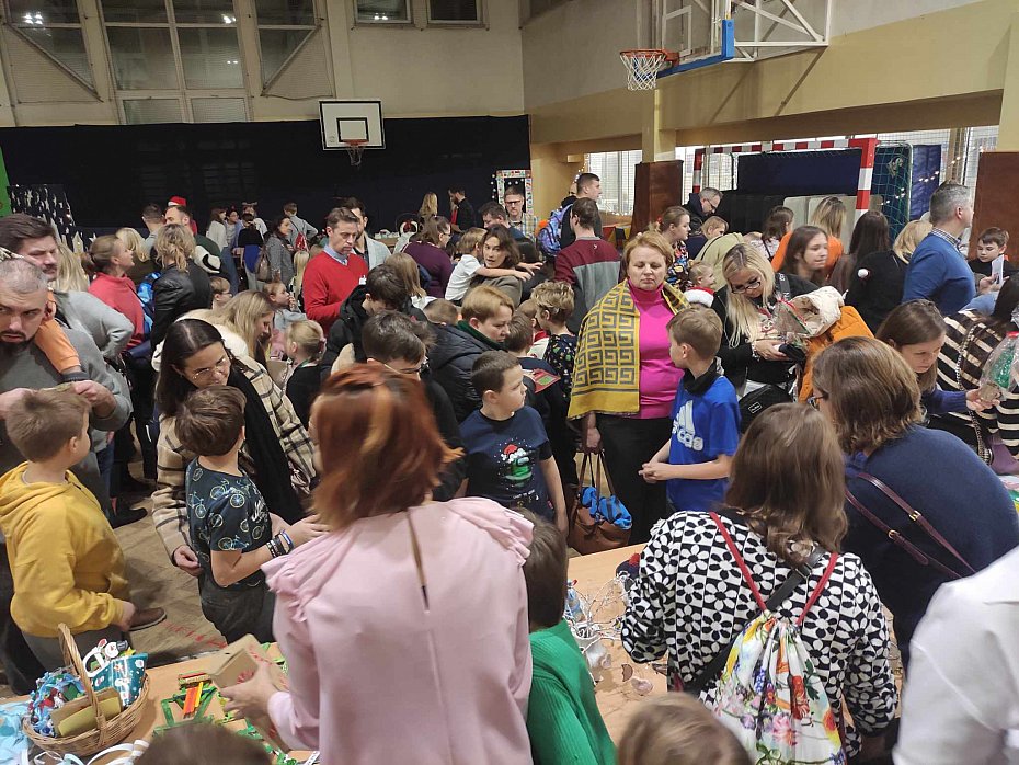 Mikoajkowa Integracja witeczna w SP 92: taniec, koldy i witeczne atrakcje