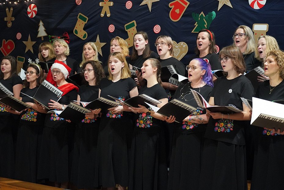 Mikoajkowa Integracja witeczna w SP 92: taniec, koldy i witeczne atrakcje