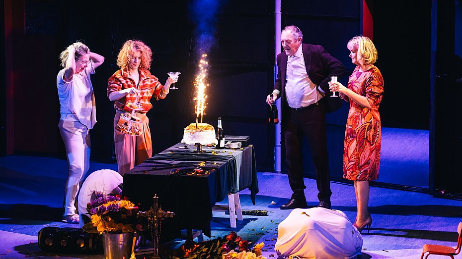 Teatr Komedia pokazuje, jak starze si z dystansem do siebie