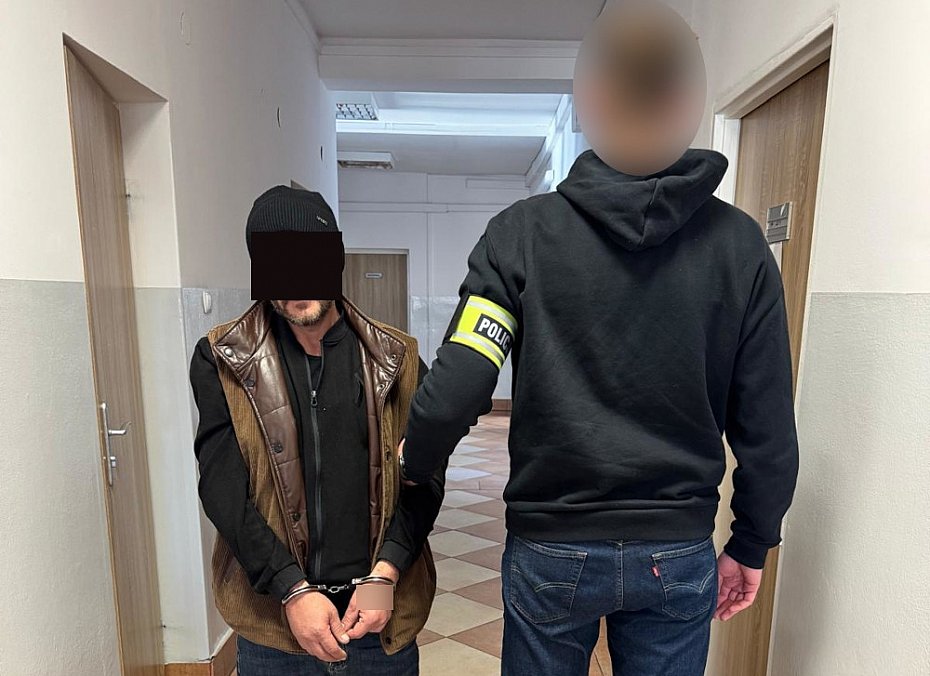 alt='Wypaca z bankomatu uywajc cudzych kodw BLIK'