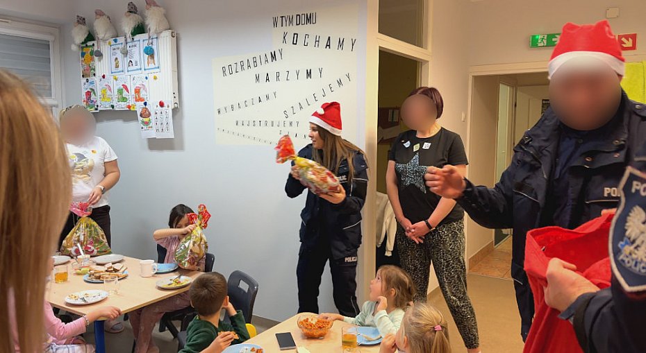 �wi�teczny gest policjant�w z Mokotowa