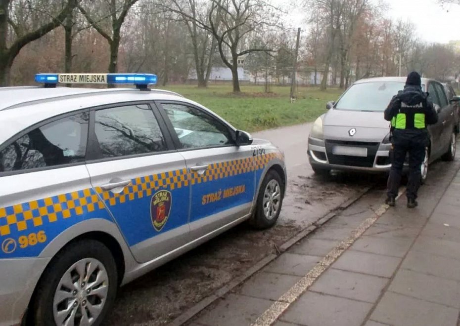 alt='Stra miejska odnalaza dwa skradzione auta'