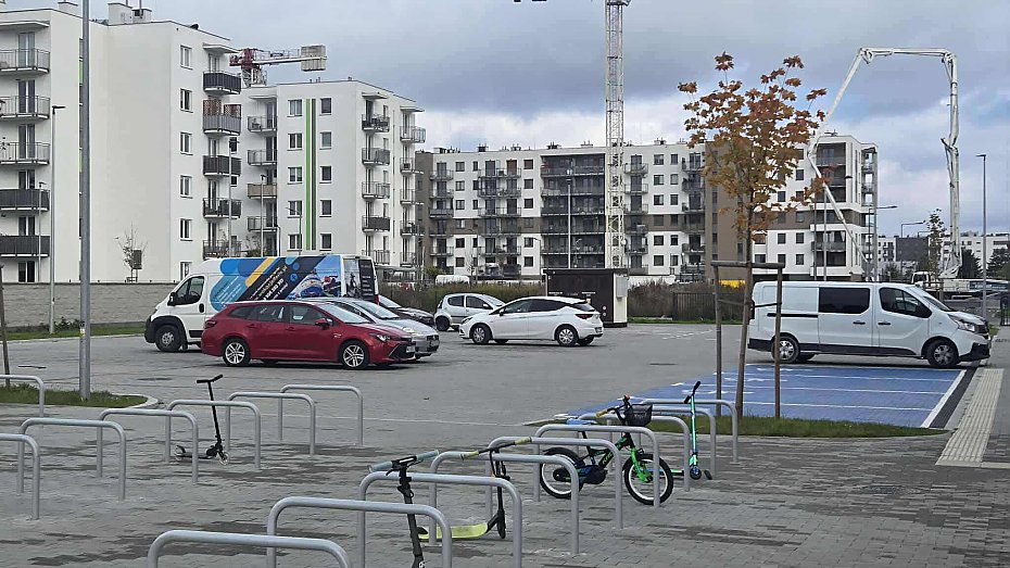 alt='Rodzice z nowej szkoy walcz o parking. &quot;Absurdalna sytuacja&quot;'