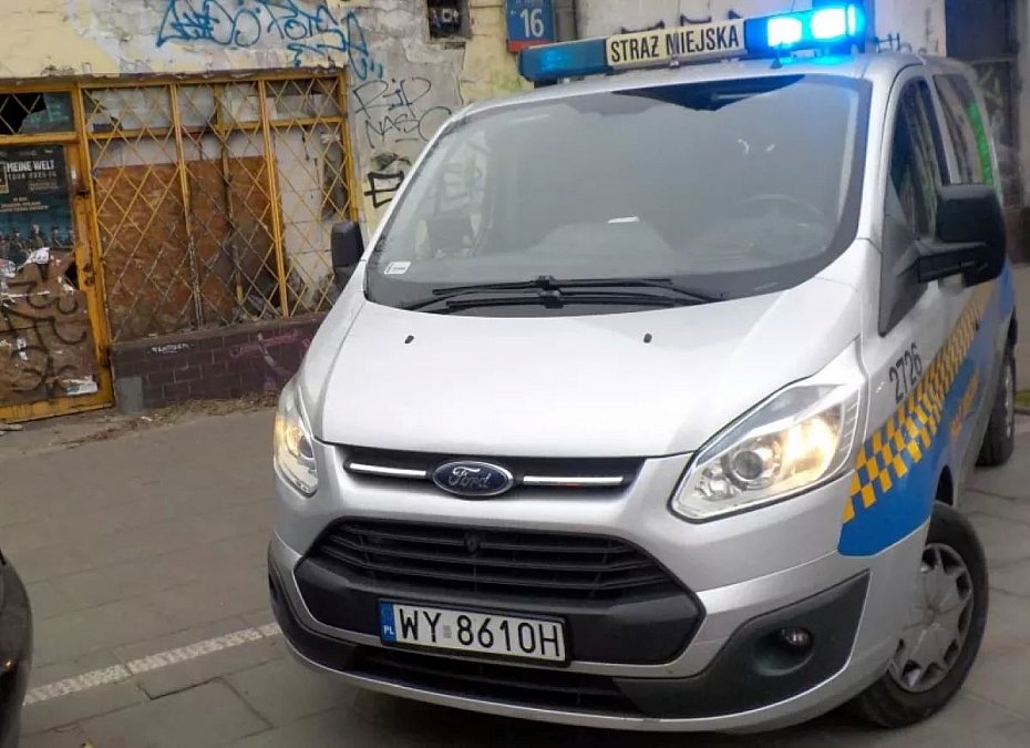 Uwiziony w pustostanie na Targowej. Szybka pomoc sub