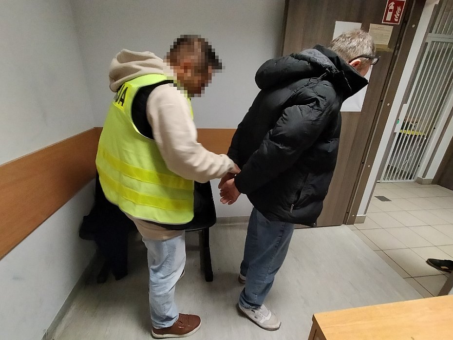 alt='Pijany mczyzna zaatakowa ratownikw. Zatrzymaa go policja'