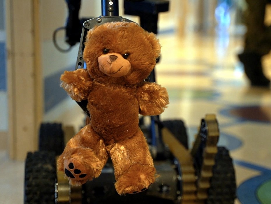 Stoeczni policjanci jako Mikoaje w szpitalu