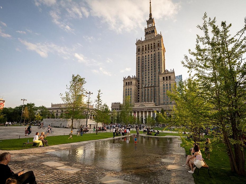 alt='Nowe badanie: turyci coraz bardziej doceniaj Warszaw'