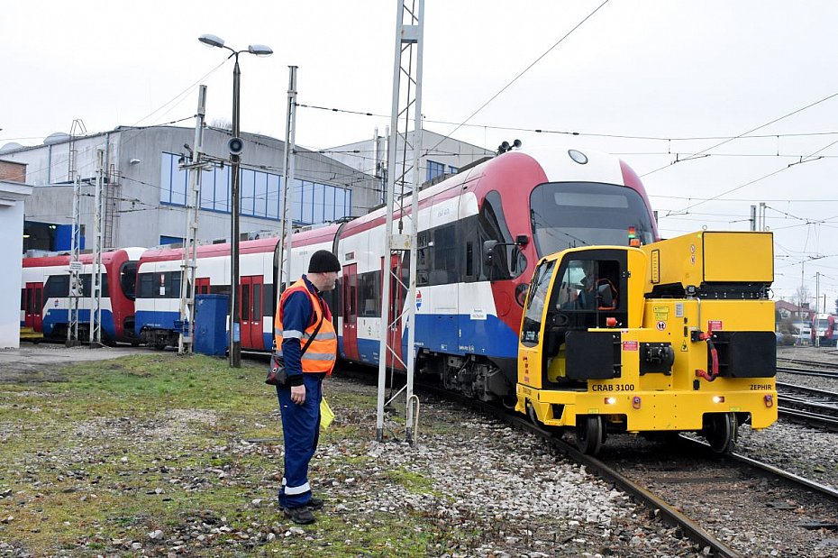 alt='WKD ma nowy pojazd manewrowy. CRAB usprawni szar codzienno'