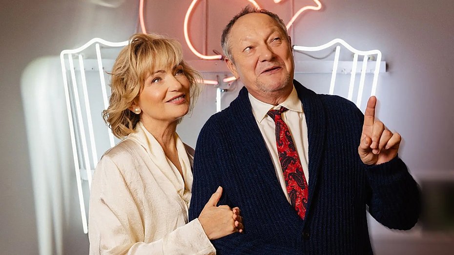 alt='P� wieku temu w alternatywnej rzeczywisto�ci. Mi�oszewski w Teatrze Komedia'