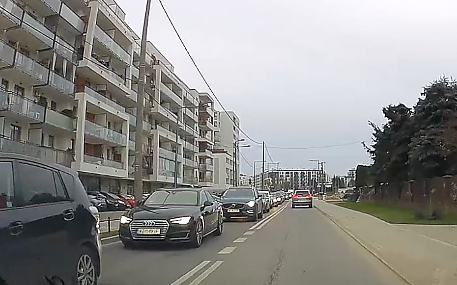 alt='Szeligowska codziennie zakorkowana. Mieszka�cy trac� cierpliwo��'