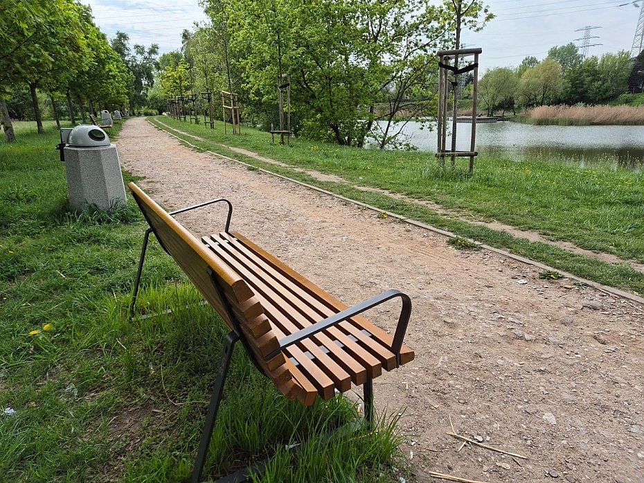 alt='Glinianki Sznajdra ton� w ciemno�ciach. Czy ratusz rozja�ni ten teren?'