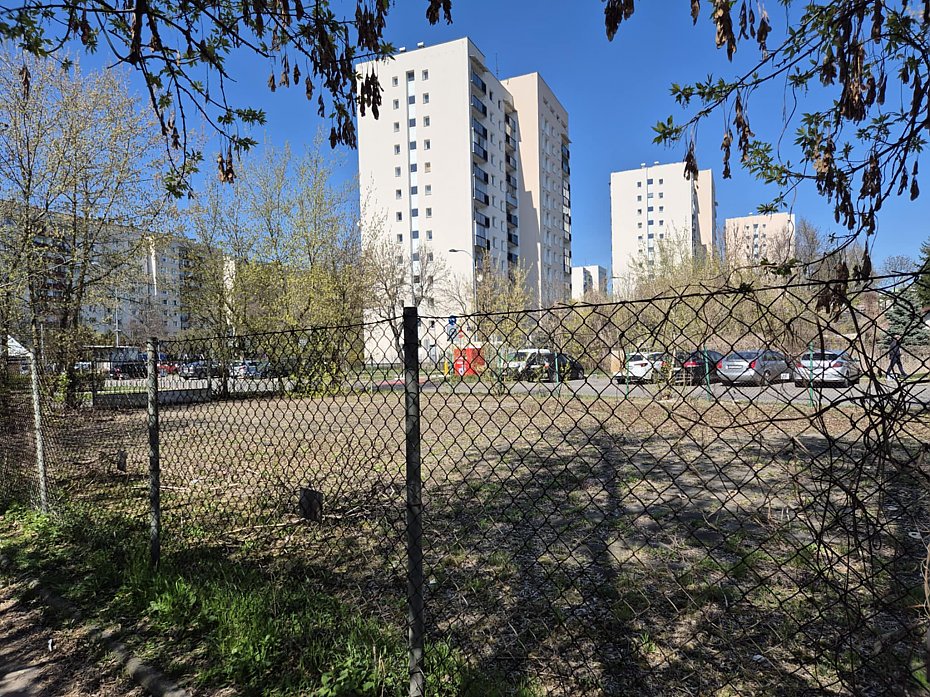 alt='Parking widmo na Jelonkach. Czy mieszka�cy w ko�cu z niego skorzystaj�?'