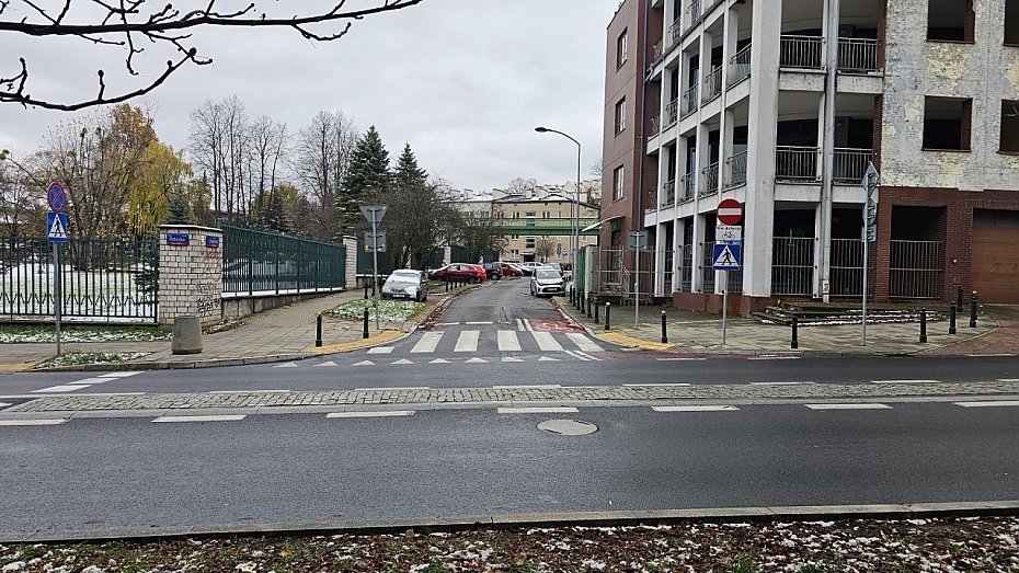 Kierowcy masowo �ami� zakaz na Potockiej. Radny chce zmian, urz�dnicy m�wi� "nie"