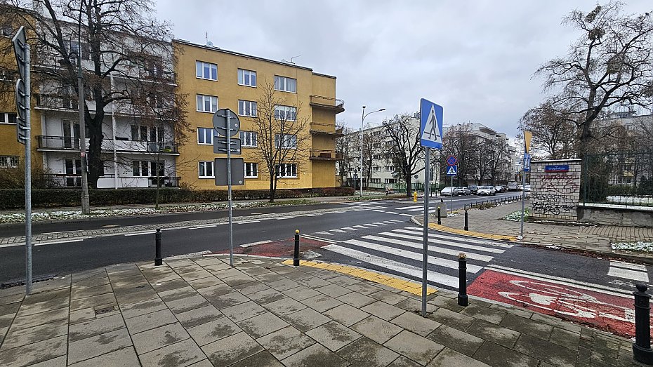 Kierowcy masowo �ami� zakaz na Potockiej. Radny chce zmian, urz�dnicy m�wi� "nie"