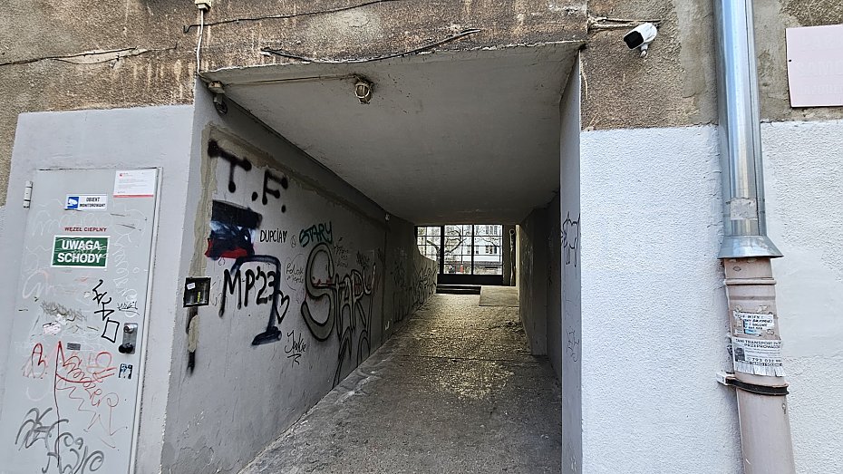 Mickiewicza 18a ��da op�at za udost�pnienie przej�cia