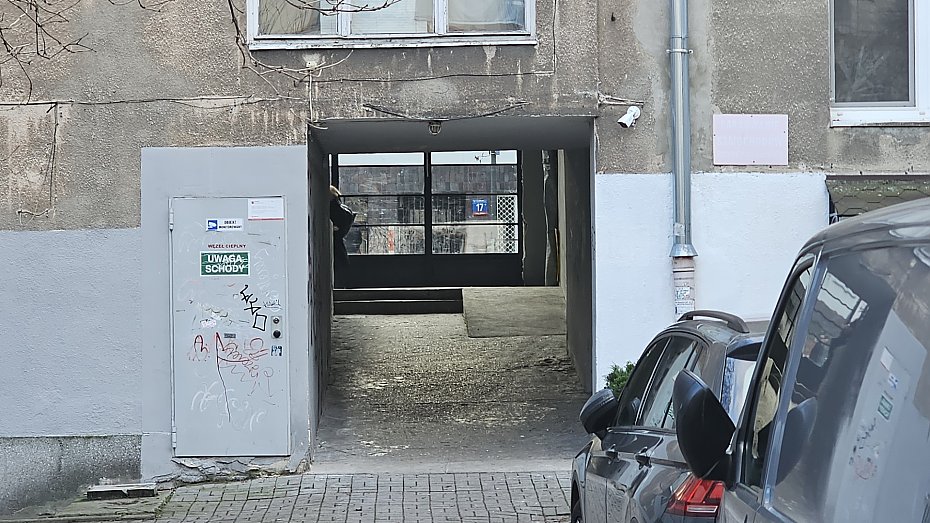 Mickiewicza 18a ��da op�at za udost�pnienie przej�cia