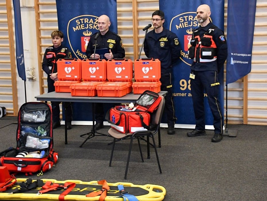alt='100 nowych defibrylator�w w radiowozach stra�y miejskiej'