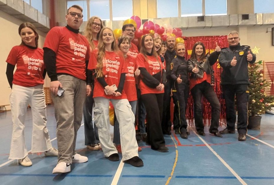 alt='Stra�nicy miejscy w roli �wi�tecznych kurier�w'