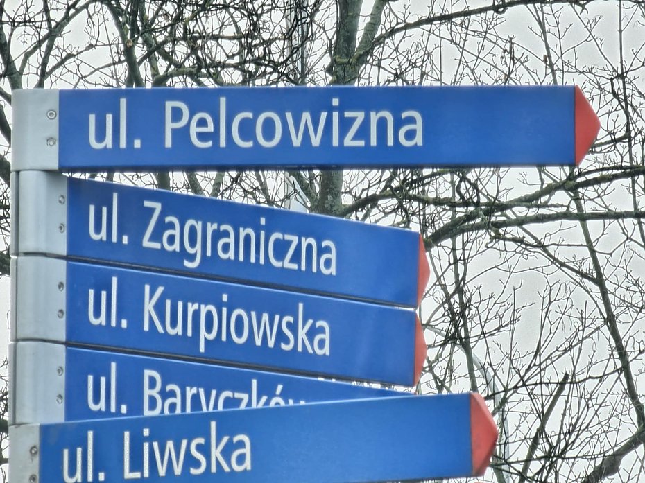 alt='Pierwszy znak z now� nazw� ulicy Wysockiego'