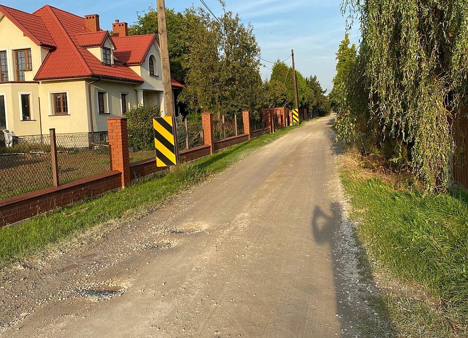 Mieszka�cy chc� asfaltu, ale wci�� s�ysz� "nie da si�"