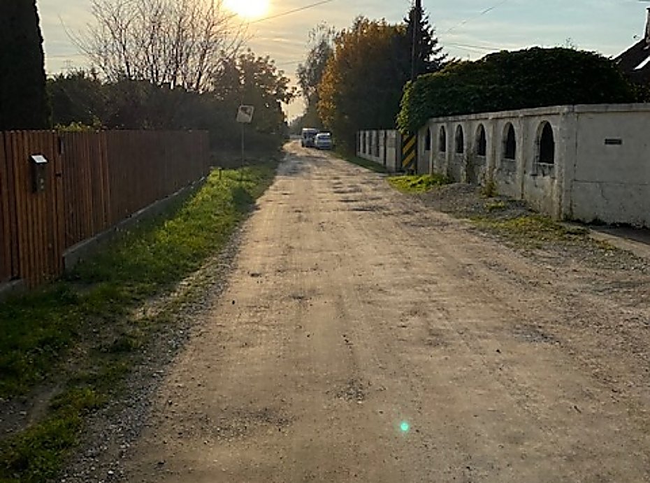 Mieszka�cy chc� asfaltu, ale wci�� s�ysz� "nie da si�"